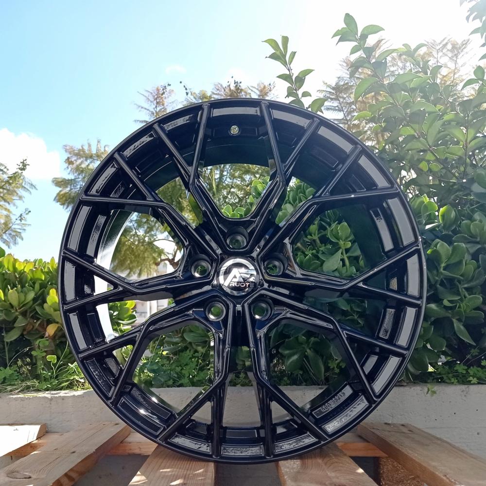 Cerchi in lega AVUSRACING modello AC-M10 finitura NERO LUCIDO dimensioni 8x18