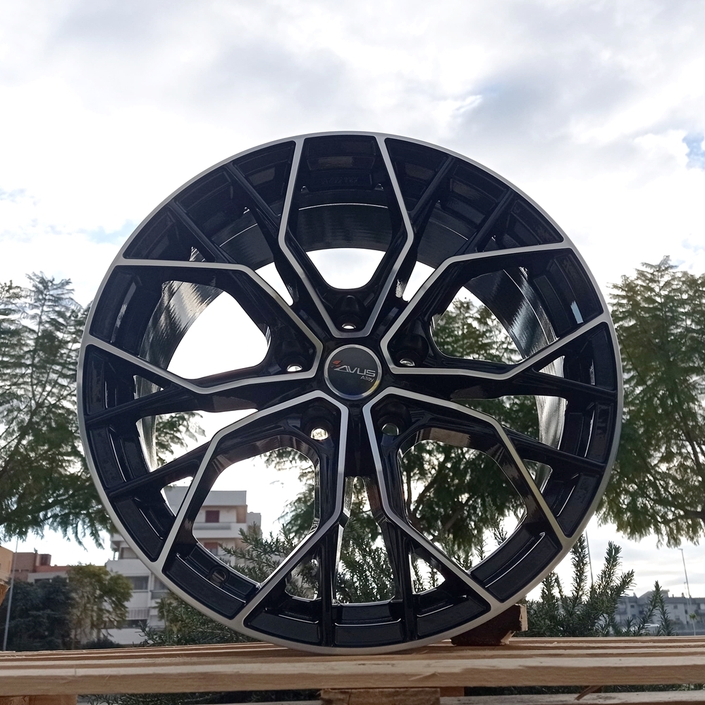 Cerchi in lega AVUSRACING modello AC-M10 finitura NERO LUCIDO DIAMANTATO dimensioni 8x18