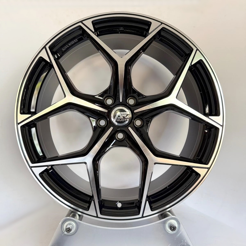 Cerchi in lega TECNOMAGNESIO modello TMG02 finitura NERO LUCIDO DIAMANTATO dimensioni 8,5x20